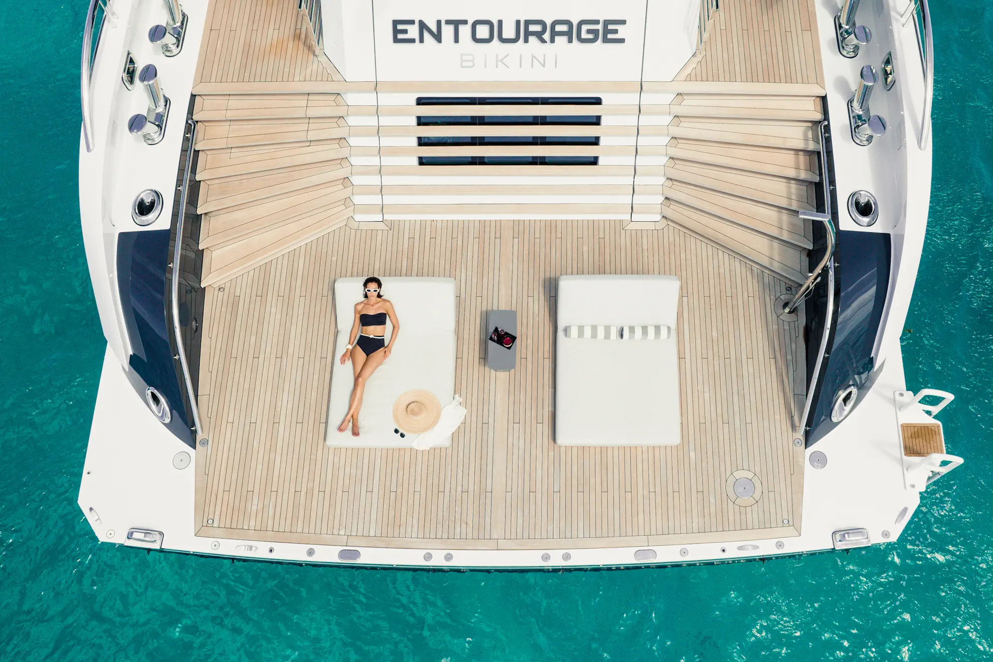 MY Entourage with Carbon Swim Ladder